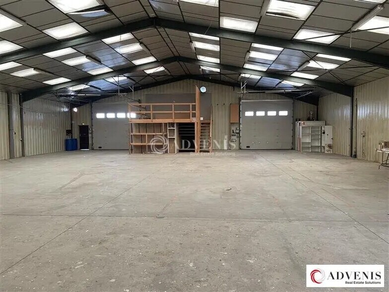 Light Industrial in Pessac to rent - Interior Photo - Image 2 of 5