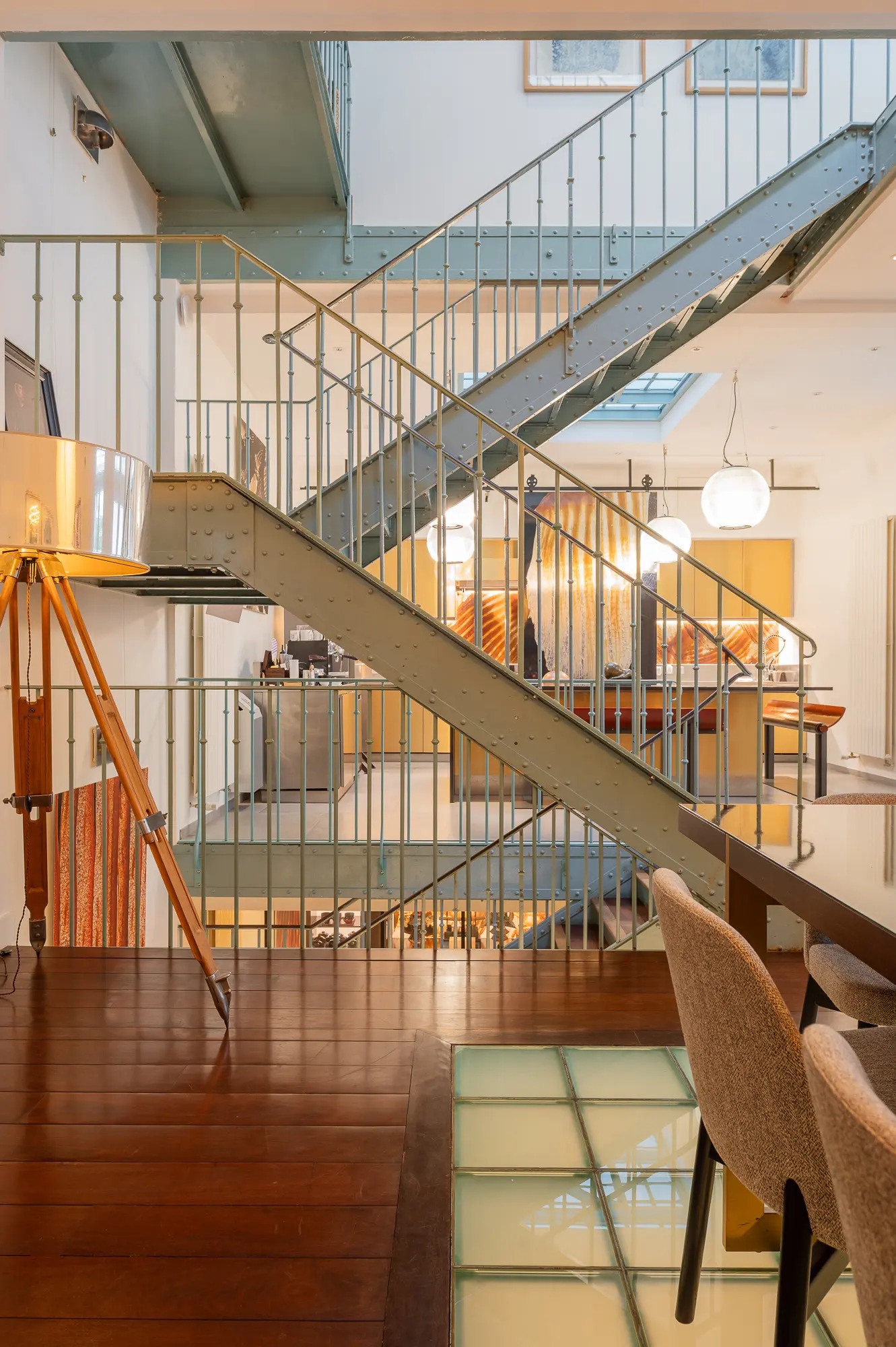 Light Industrial in Paris for sale Interior Photo- Image 1 of 2