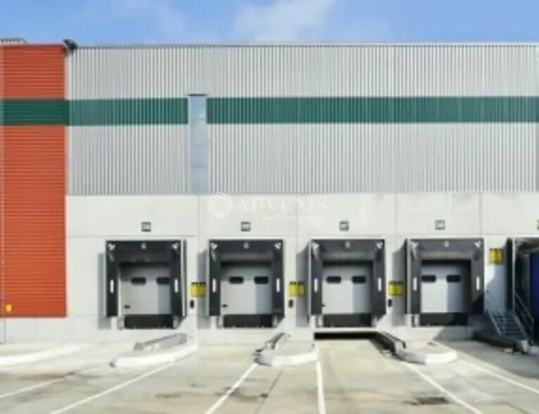 Industrial in Vémars to rent - Building Photo - Image 2 of 6