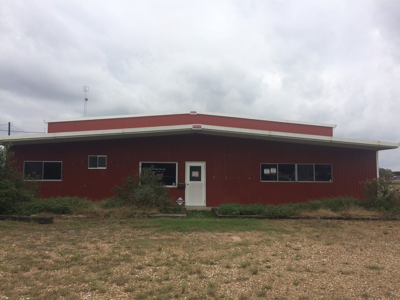 204 Glen Flora Rd, Eagle Lake, TX for sale - Building Photo - Image 1 of 1