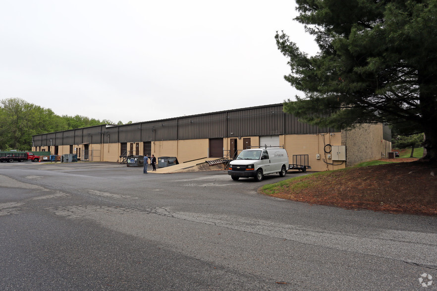 500 Turner Industrial Way, Aston, PA for rent - Building Photo - Image 3 of 5