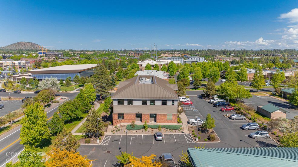 963 SW Simpson Ave, Bend, OR for rent - Building Photo - Image 3 of 10