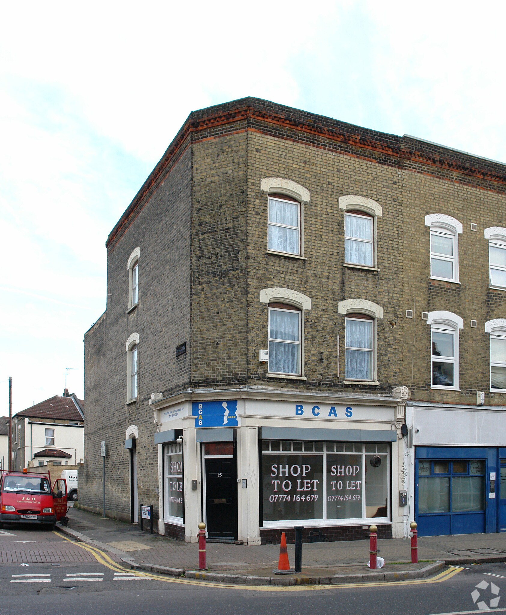 25 Station Rd, London for sale Primary Photo- Image 1 of 1