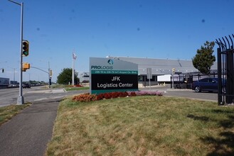 230-39 International Airport Ctr Blvd, Springfield Gardens, NY for rent Building Photo- Image 1 of 3