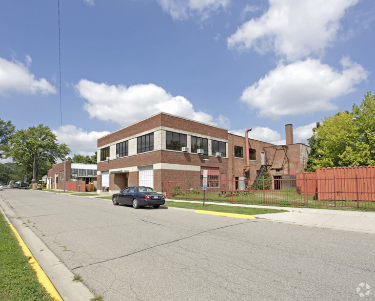 721 E Saratoga St, Ferndale, MI for rent - Primary Photo - Image 1 of 5