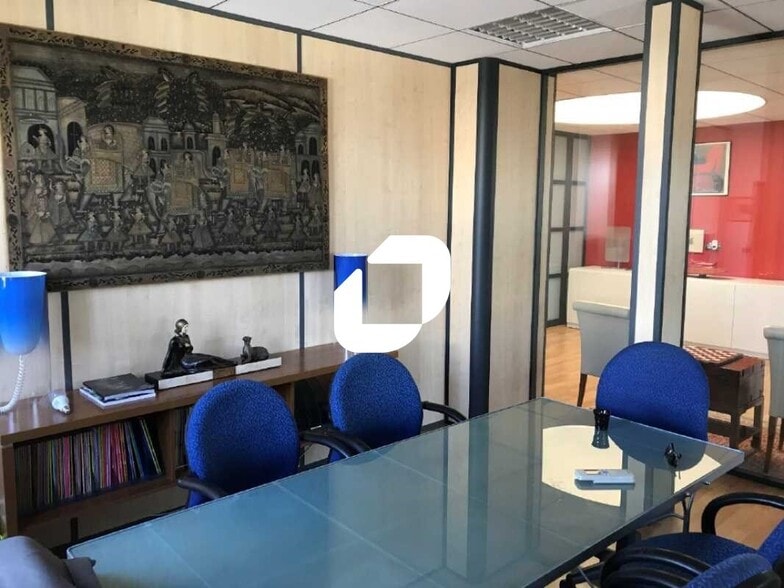 5 Rue Jean-Elysée Dupuy, Champagne-au-Mont-d'Or to rent - Building Photo - Image 2 of 8
