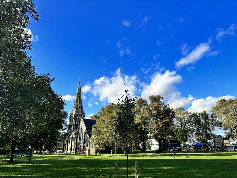 10-13 Heathfield Ter, London to rent - Building Photo - Image 2 of 9