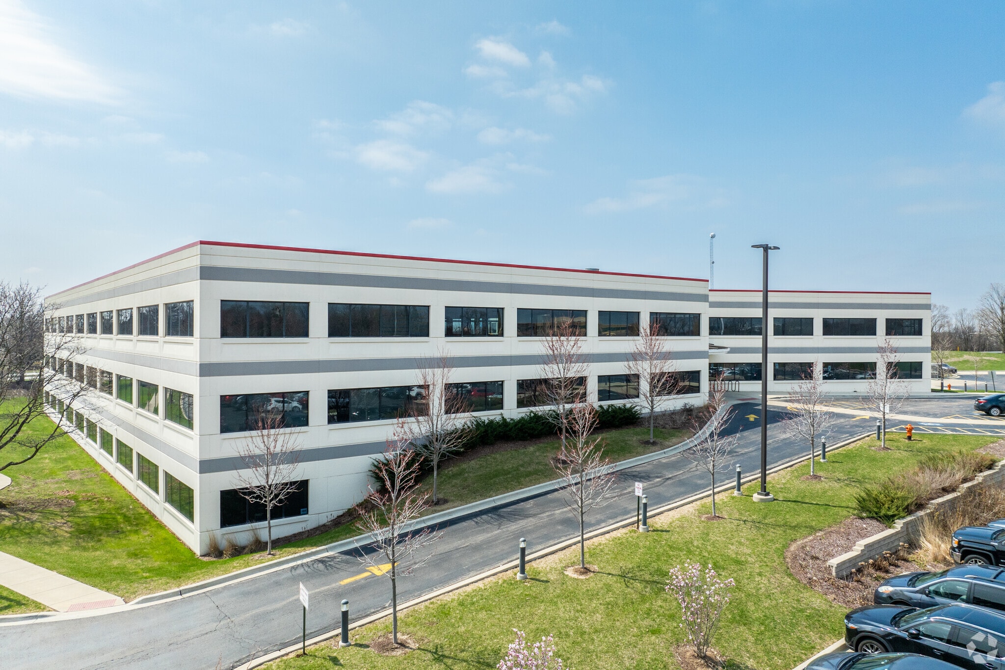 387 Shuman Blvd, Naperville, IL to rent Primary Photo- Image 1 of 61