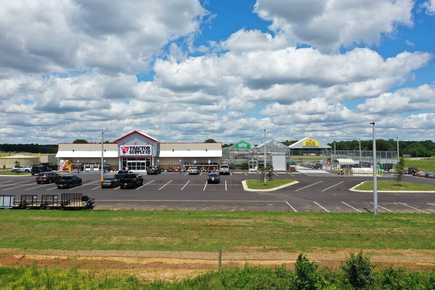 Tractor Supply, Rogersville, AL for sale - Building Photo - Image 1 of 3