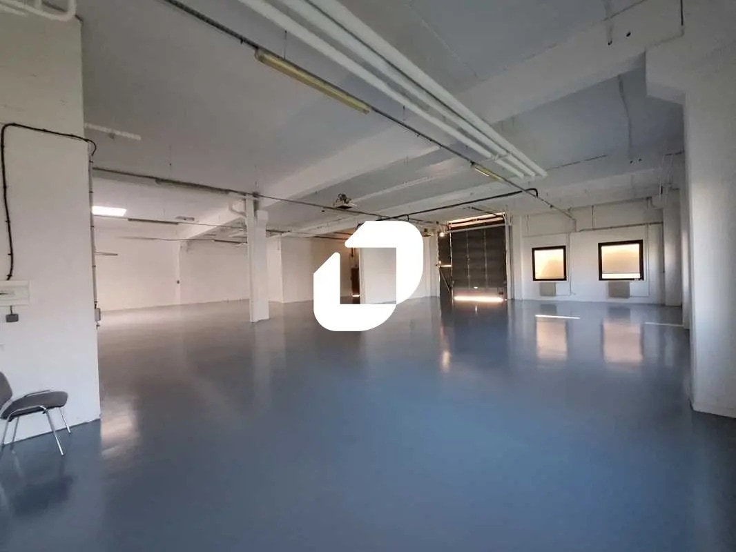 Office in Villebon-sur-Yvette to rent Interior Photo- Image 1 of 2