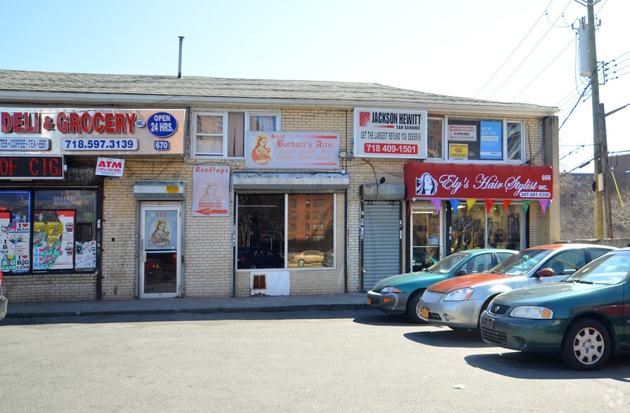 672 Castle Hill Ave, Bronx, NY for rent - Building Photo - Image 1 of 8