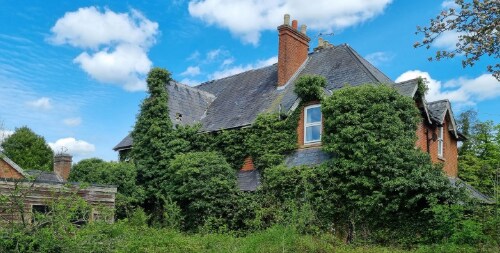 17 Bonehurst Rd, Horley for sale Building Photo- Image 1 of 1