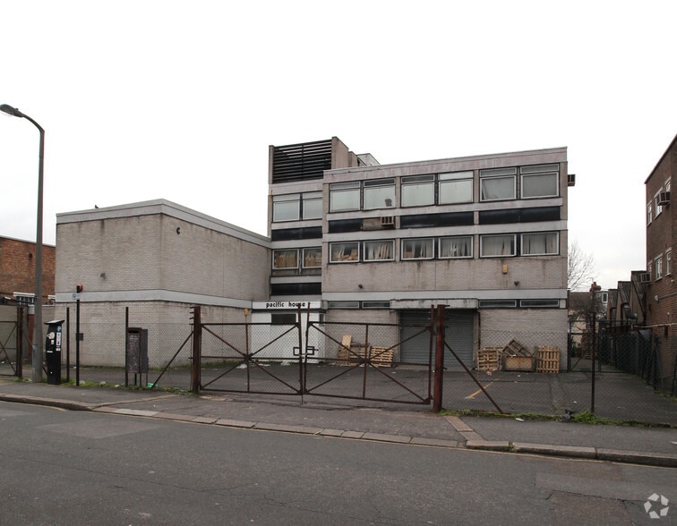 Vale Rd, London to rent - Primary Photo - Image 1 of 2