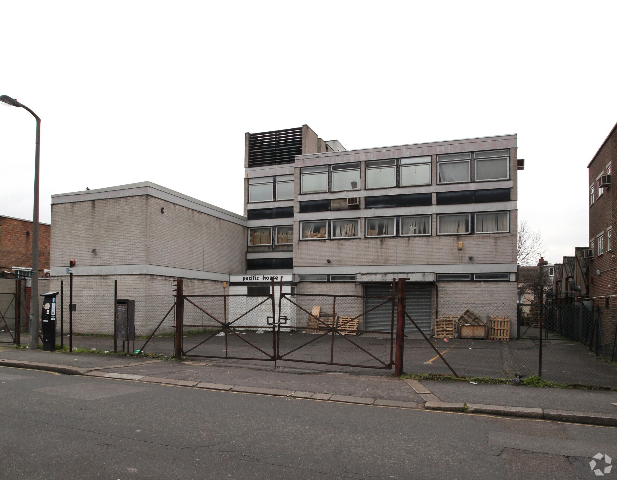 Vale Rd, London to rent Primary Photo- Image 1 of 3