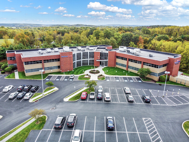 8040 Carlson Rd, Harrisburg, PA for sale - Aerial - Image 2 of 11