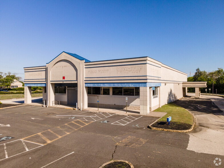 810 Sunset Rd, Burlington, NJ for sale - Building Photo - Image 1 of 1