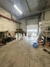 Light Industrial in Marseille to rent Interior Photo- Image 2 of 6