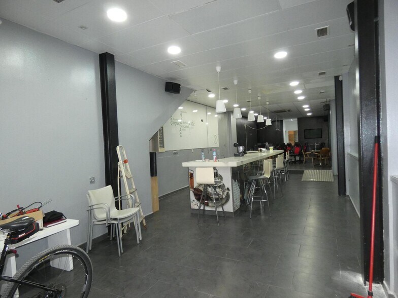 Retail in Alguazas to rent - Interior Photo - Image 1 of 14