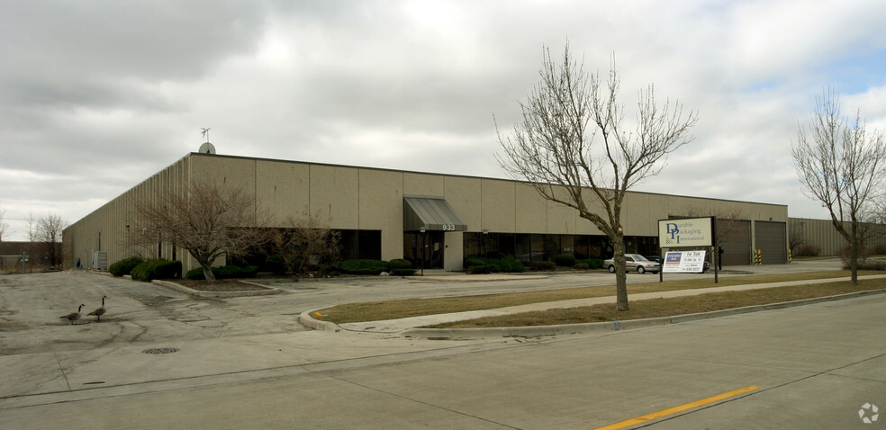 933 E Remington Rd, Schaumburg, IL for rent - Primary Photo - Image 1 of 6