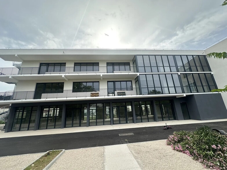 Chemin Du Merlançon, Aubagne to rent - Building Photo - Image 3 of 13