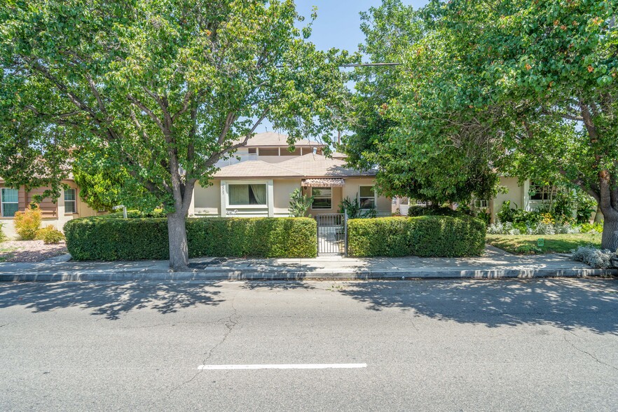 12727 Oxnard St, North Hollywood, CA for sale - Primary Photo - Image 2 of 9