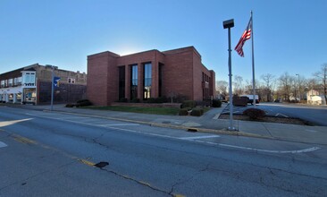 200 W Main St, Shelbyville, IL for sale Primary Photo- Image 1 of 1