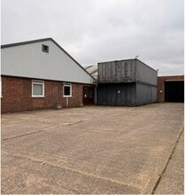 Hill Farm Av, Watford to rent Building Photo- Image 2 of 7