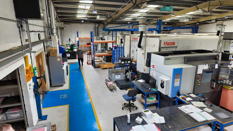 Units F & H Staverton Technology Park portfolio of 2 properties for sale on LoopNet.co.uk - Interior Photo - Image 2 of 7
