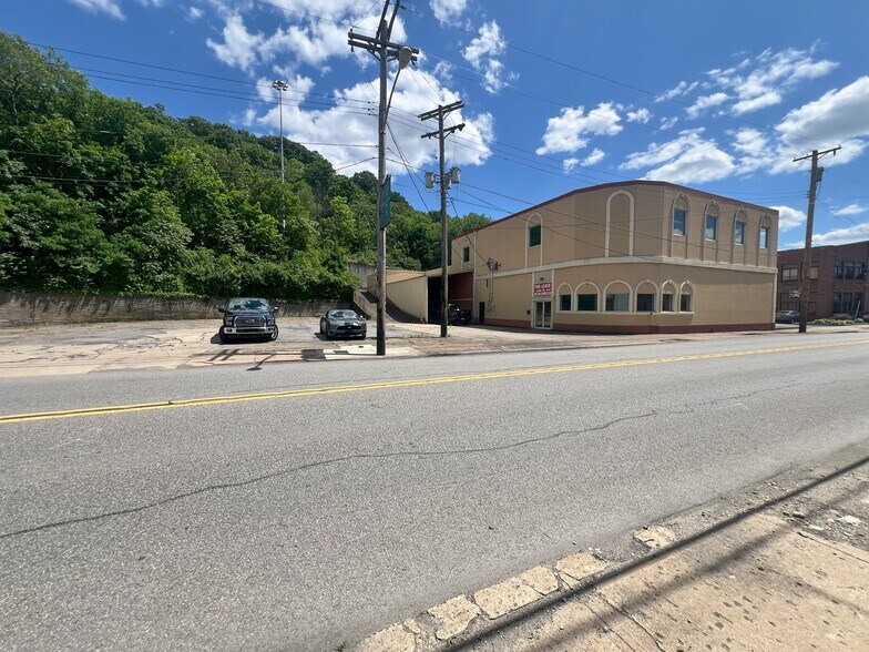 528 E Main St, Carnegie, PA for rent - Building Photo - Image 1 of 10