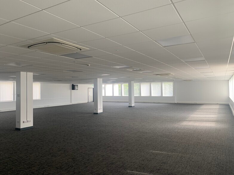 Corinium Ave, Gloucester to rent - Interior Photo - Image 2 of 37
