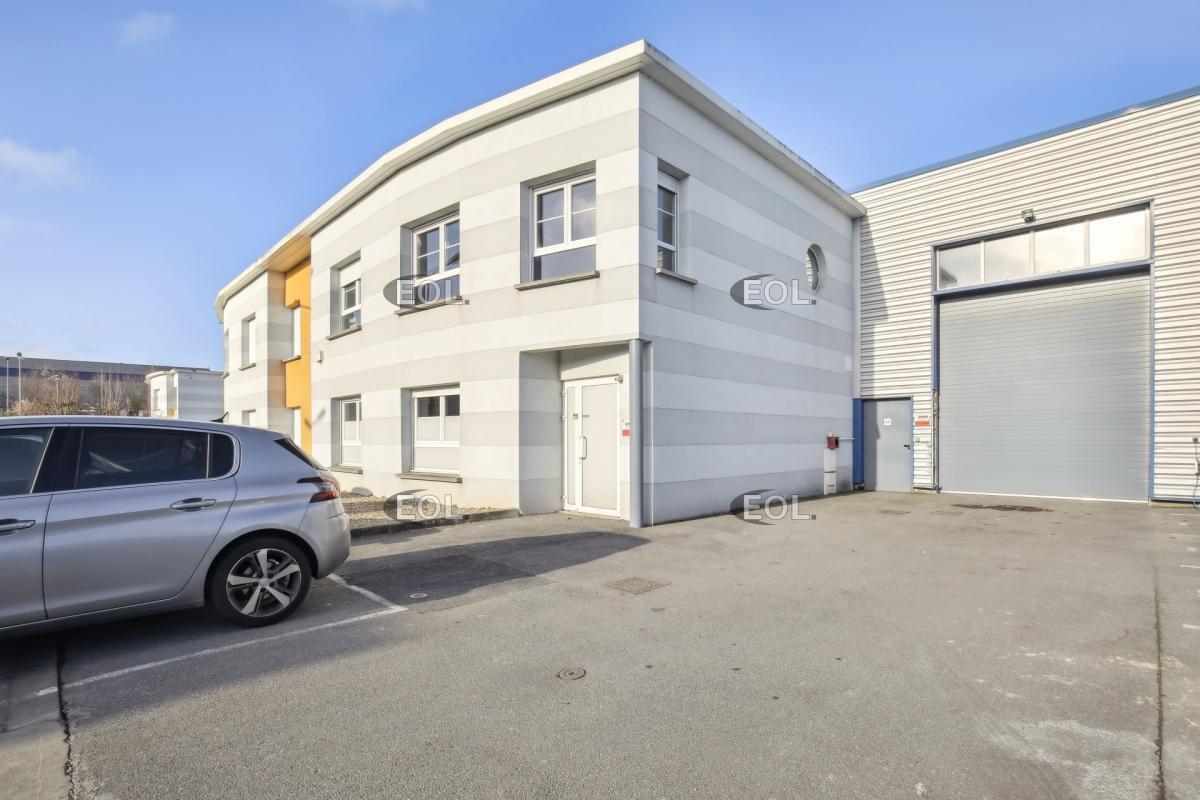 Light Industrial in Chambly to rent Building Photo- Image 1 of 13