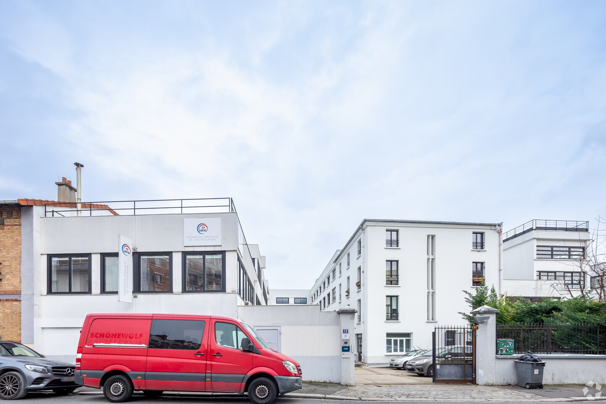 Retail in Ivry-sur-Seine to rent Primary Photo- Image 1 of 3