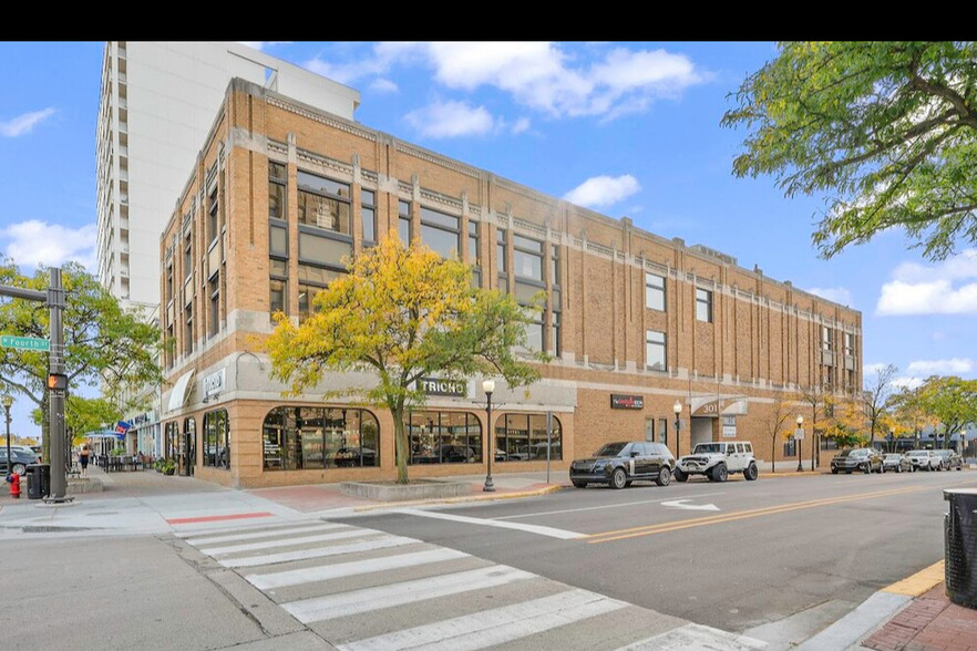 301-303 W 4th St, Royal Oak, MI for rent - Building Photo - Image 1 of 16