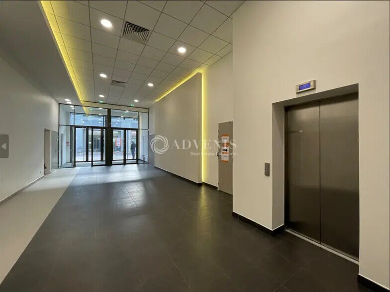 Light Industrial in Bagneux to rent - Building Photo - Image 3 of 9