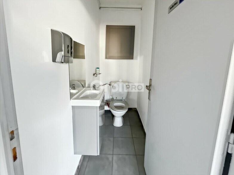 Office in Aubagne to rent - Interior Photo - Image 2 of 5