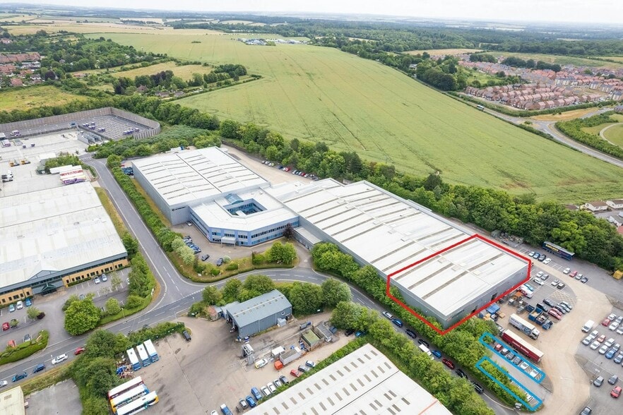 83-84 Livingstone Rd, Andover to rent - Building Photo - Image 2 of 6