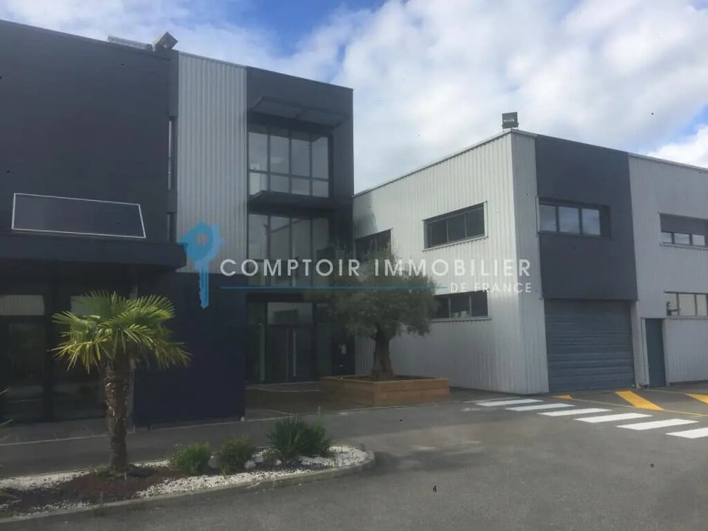 Location Bureaux 200 m² - Photo 1