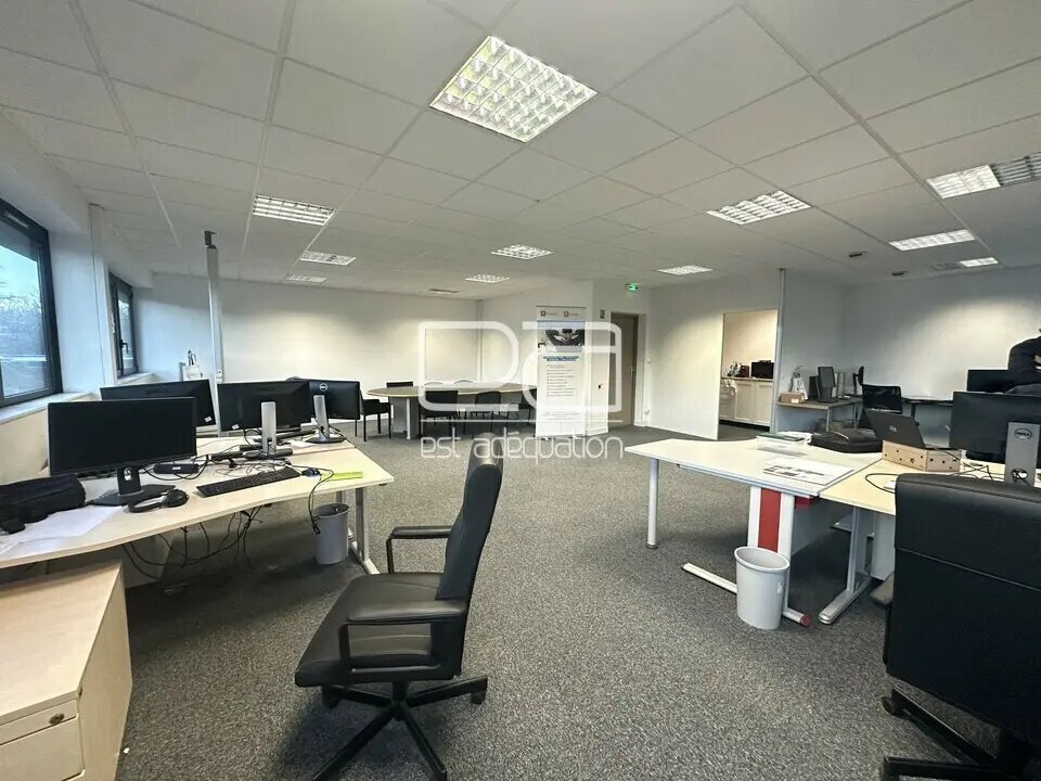 Location Bureaux 84 m² - Photo 1