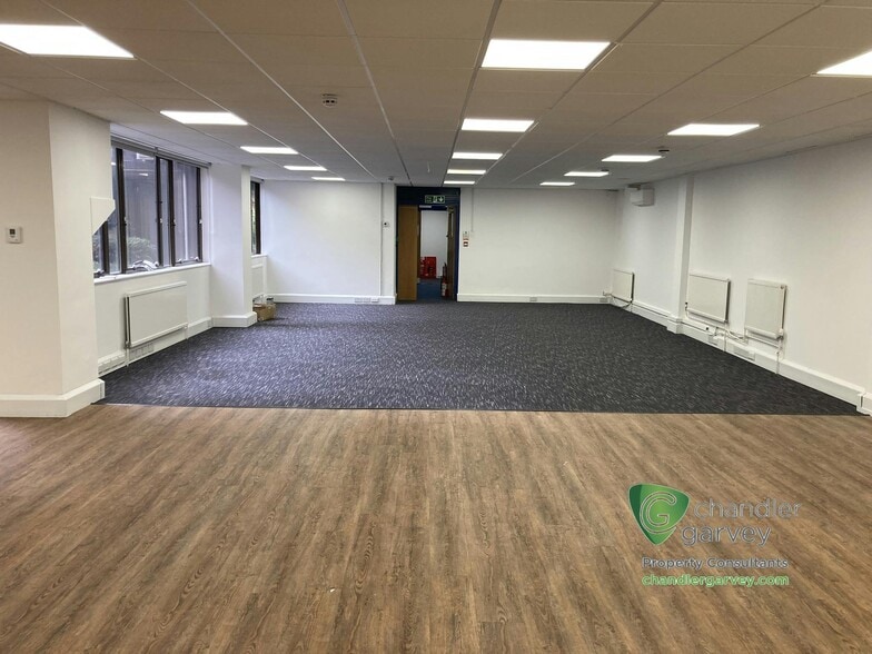 Buckingham St, Aylesbury to rent - Building Photo - Image 2 of 22