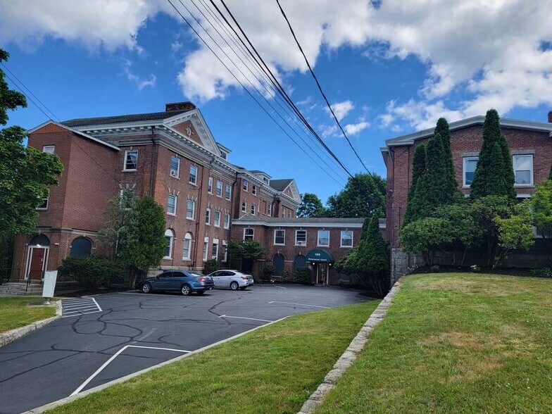 156 Garfield Ave, New London 06320 UK