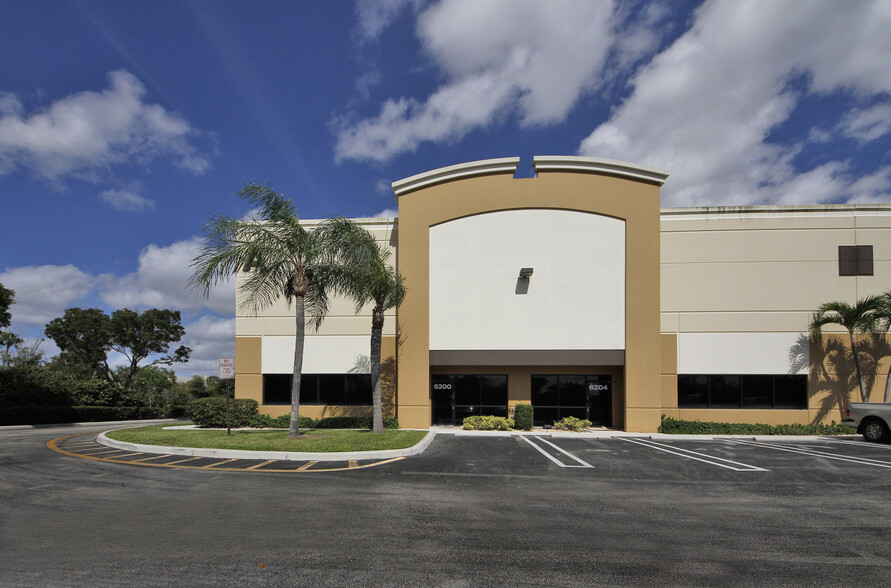 6250-6270 N Hiatus Rd, Tamarac, FL for rent - Building Photo - Image 2 of 34