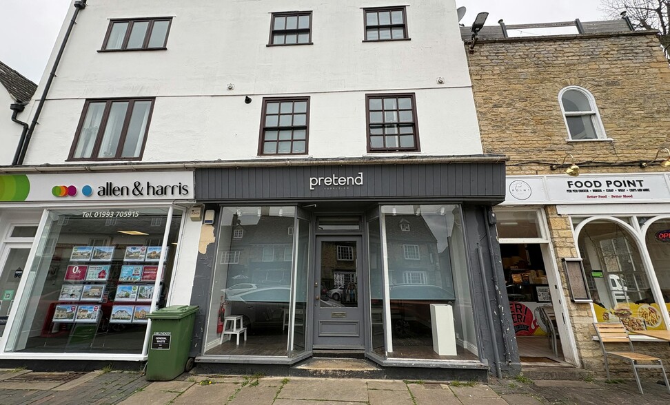 54-55 Market Sq, Witney to rent - Building Photo - Image 1 of 2