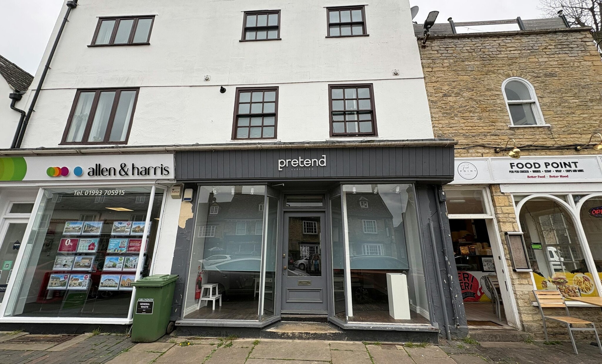 54-55 Market Sq, Witney to rent Building Photo- Image 1 of 3