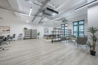 112-124 Camden High St, London to rent Interior Photo- Image 2 of 5