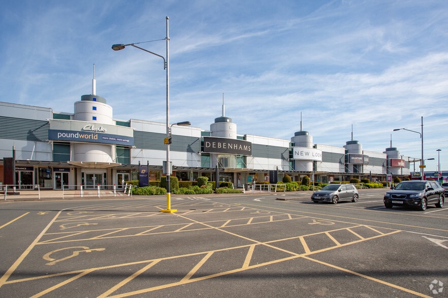 Fort Pky, Birmingham to rent - Building Photo - Image 3 of 11