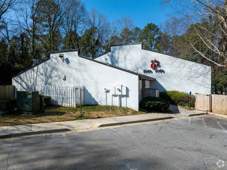 9330 Nesbit Ferry Rd, Alpharetta, GA for rent - Primary Photo - Image 1 of 26