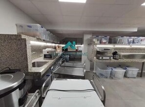 Retail in Granada, Granada to rent Interior Photo- Image 2 of 3