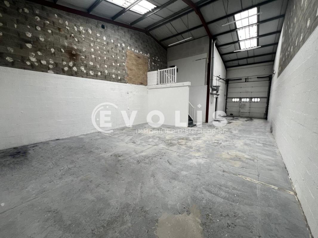 Light Industrial in Lisses to rent Building Photo- Image 1 of 16