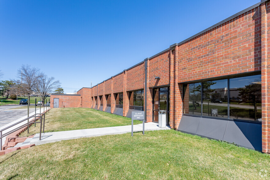 14425 College Blvd, Lenexa, KS for rent - Building Photo - Image 1 of 11