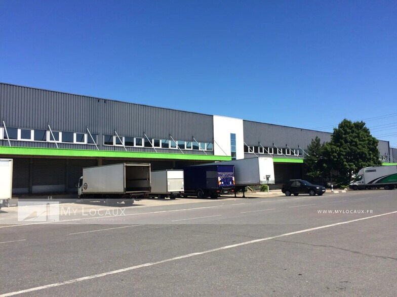 Industrial in SAINT-OUEN-L'AUMONE to rent - Building Photo - Image 2 of 3